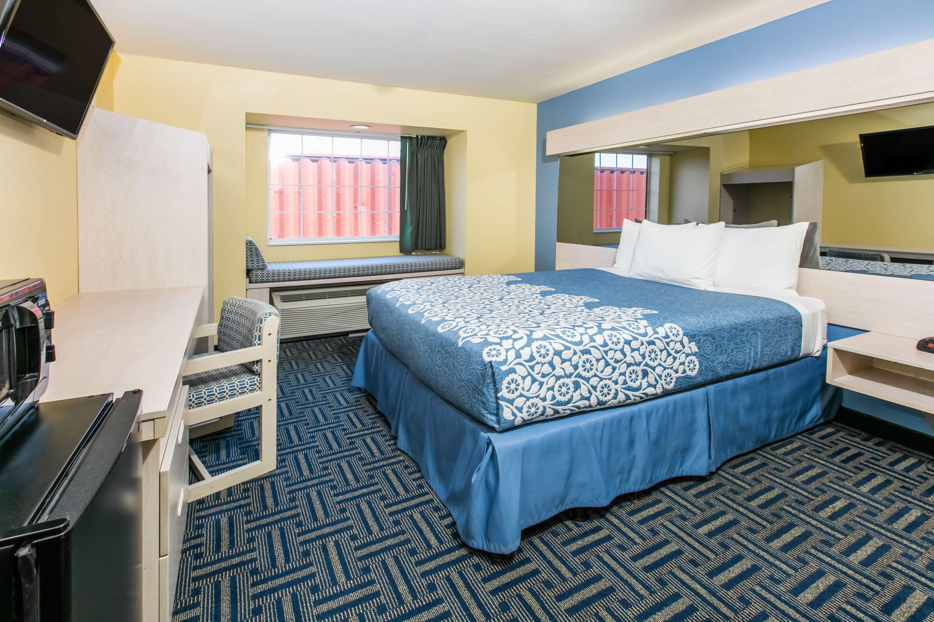 Days Inn Pryor Creek Bagian luar foto