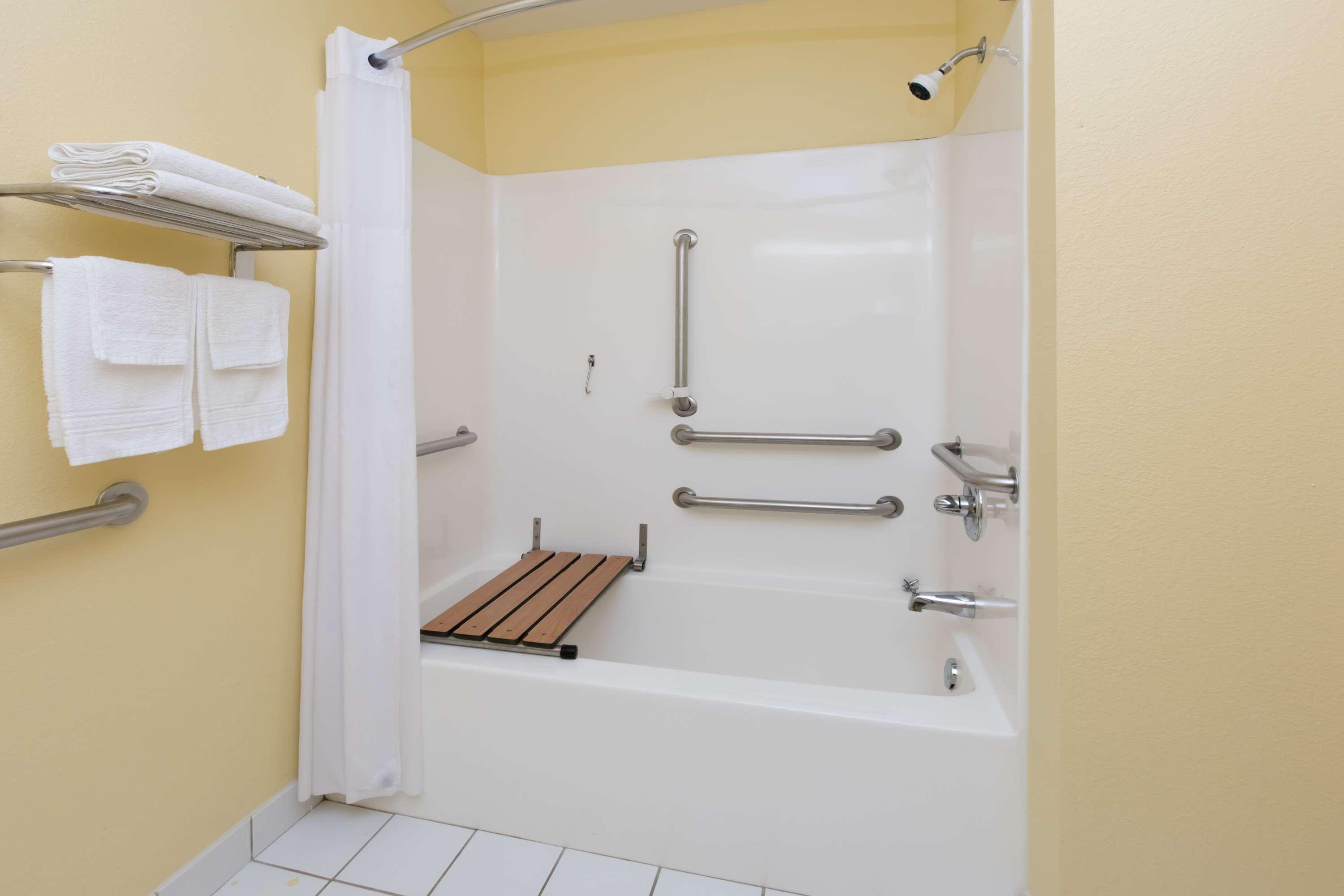 Days Inn Pryor Creek Bagian luar foto