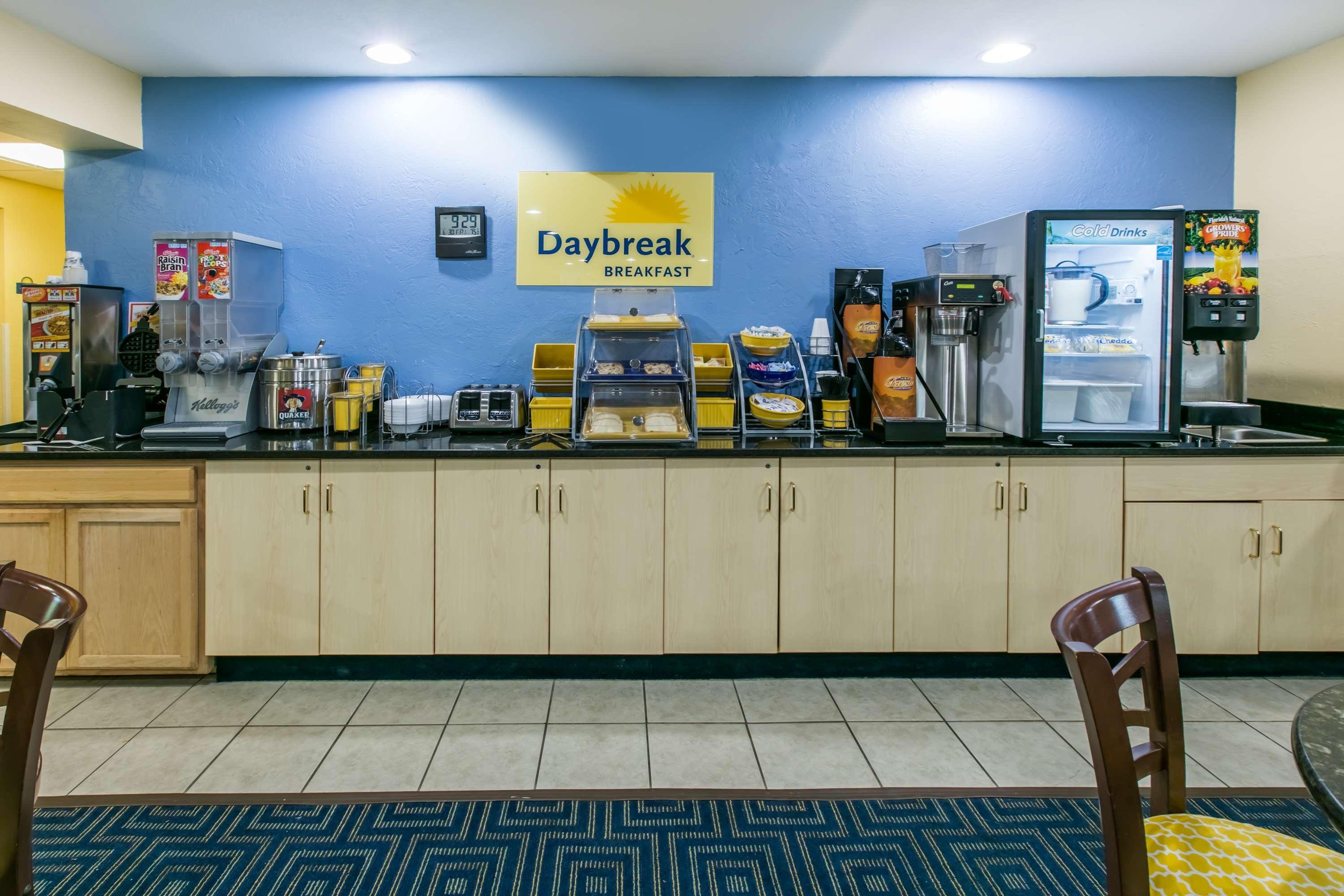 Days Inn Pryor Creek Bagian luar foto