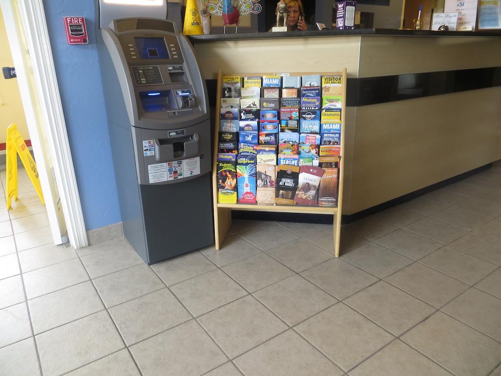 Days Inn Pryor Creek Bagian luar foto
