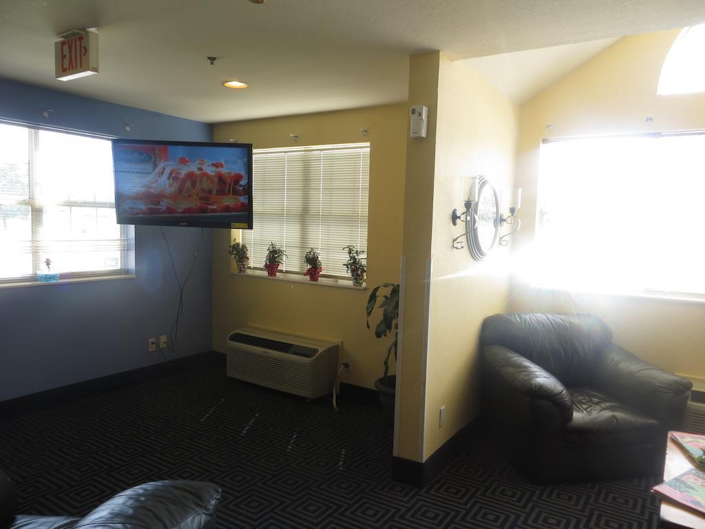 Days Inn Pryor Creek Bagian luar foto